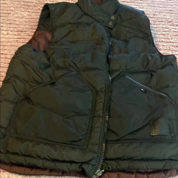Men's Black Quilted Vest - Picture 4 of 7